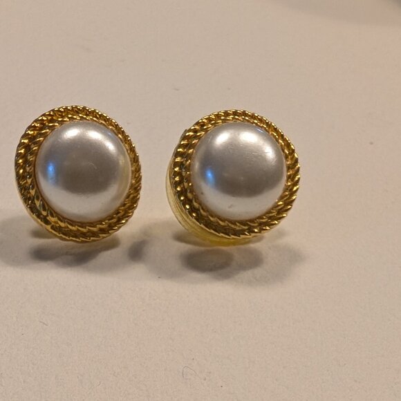 Elegant Fashion pearl stud earrings - Picture 3 of 3